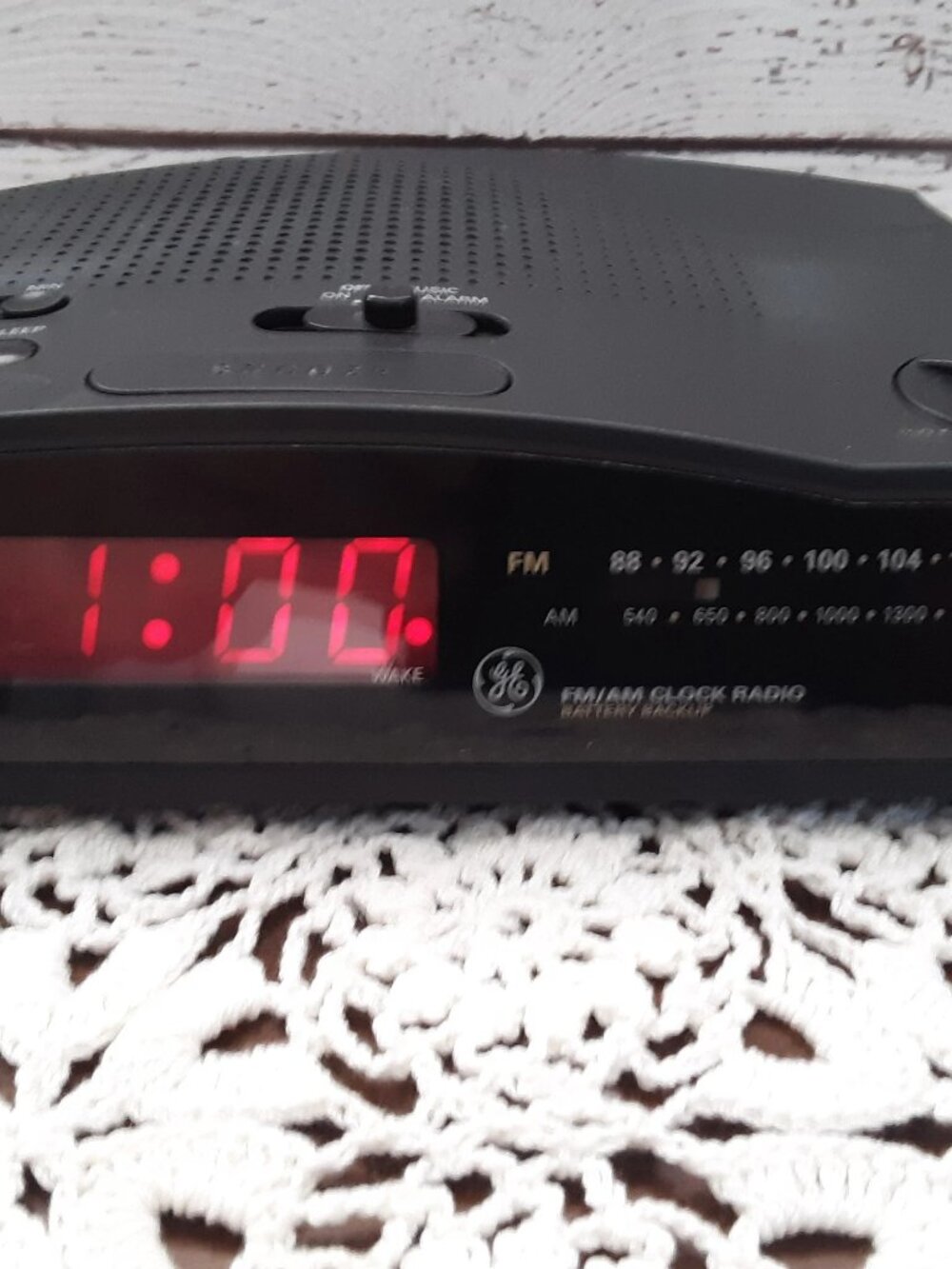 General Electric Alarm AM/FM Clock Radio